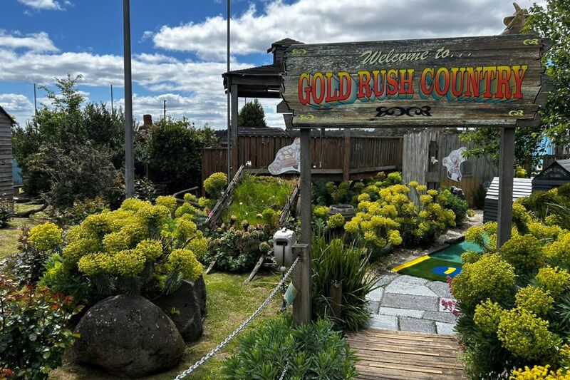 Gold Rush Mini Golf - Log Cabin Camp Venues