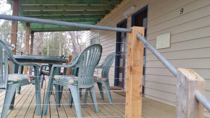 Cabin 9 Deck - Log Cabin Camp