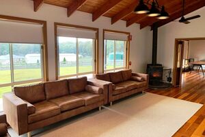 Cosy Lounge with Fireplace - Log Cabin Homestead Creswick